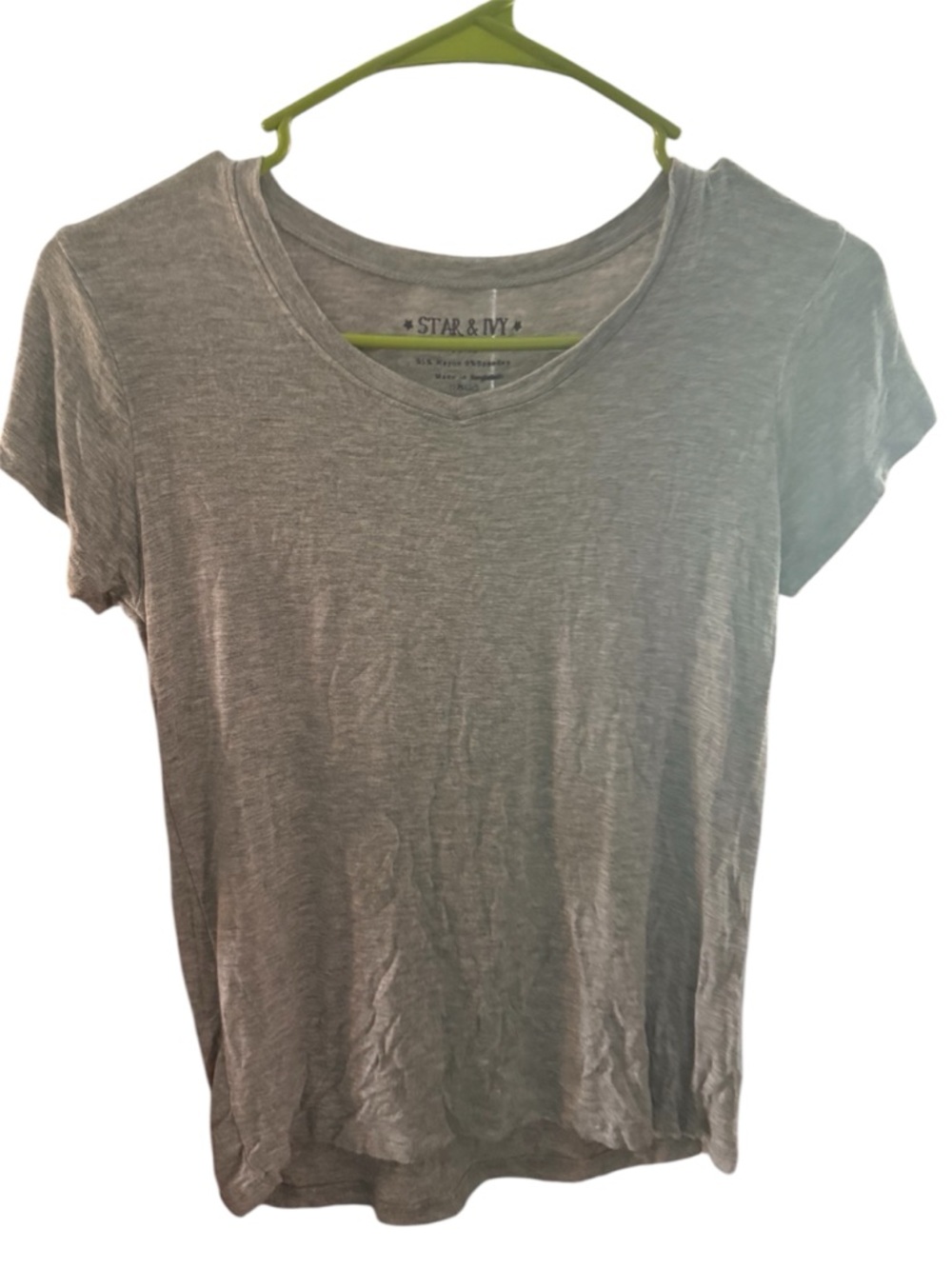 Girls' Short Sleeve V-Neck Tee in Gray